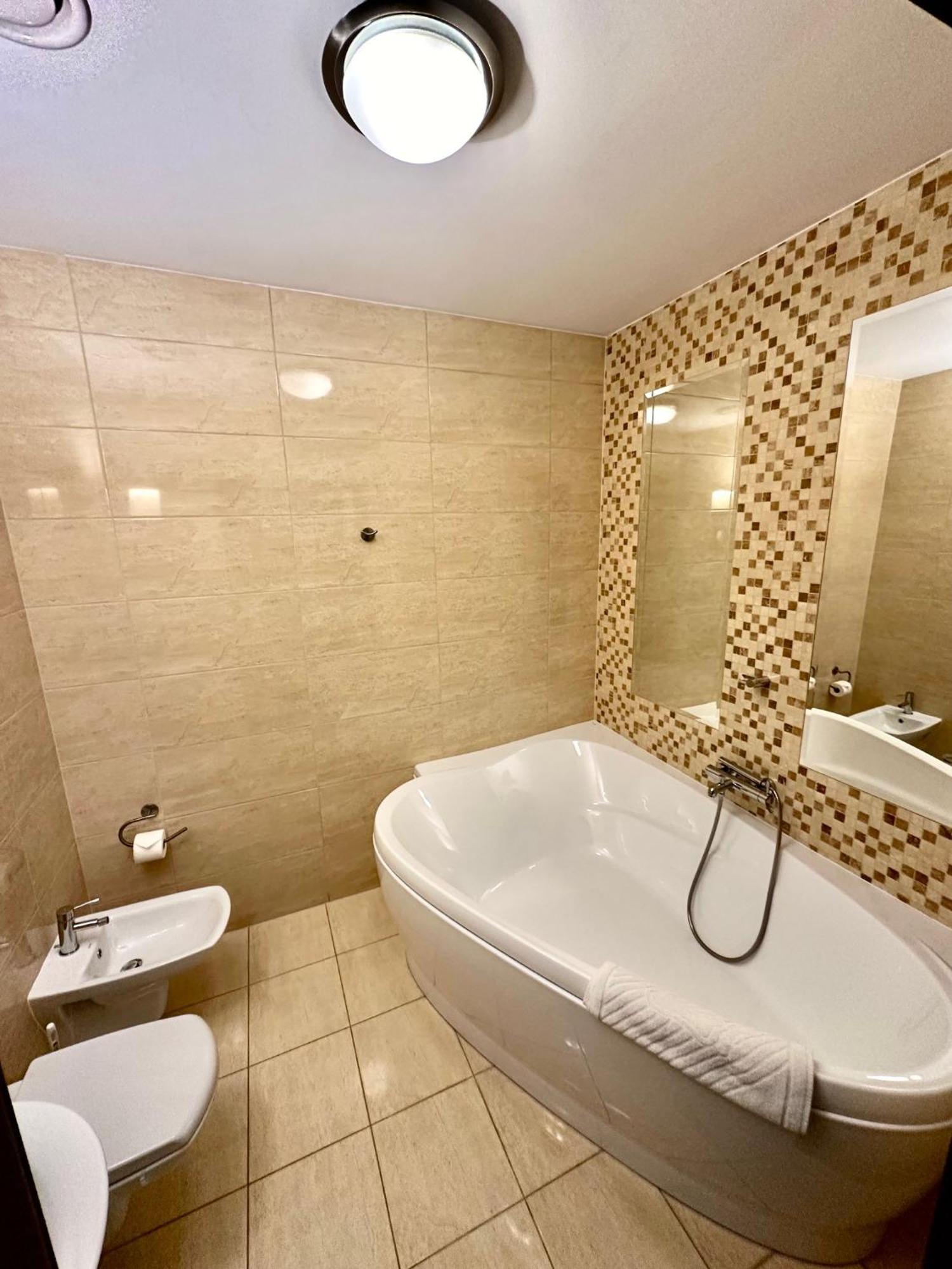 Hotel Pod Debami Ostrów Wielkopolski Kültér fotó