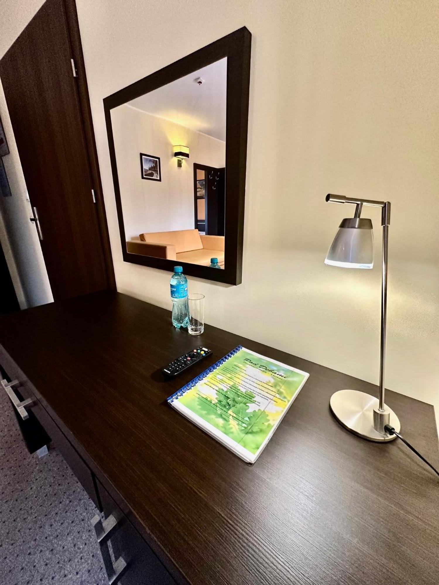 Hotel Pod Debami Ostrów Wielkopolski Kültér fotó